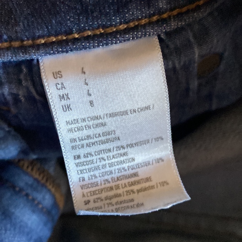 American Eagle, size 4, distressed cut off shorts - Picture 4 of 4